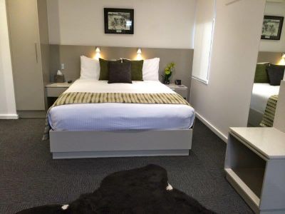 North-Adelaide-Boutique-Stayz-Accom-Studio-bedroom