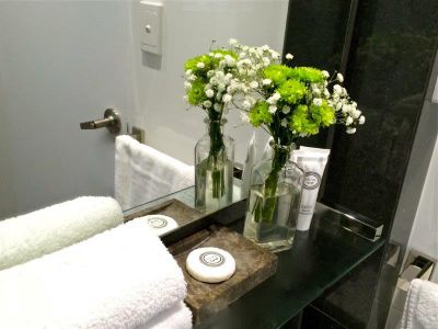 North-Adelaide-Boutique-Stayz-Accom-bathroom-amenities